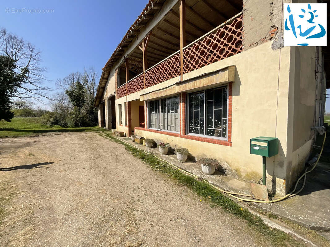 Maison à COMBEROUGER