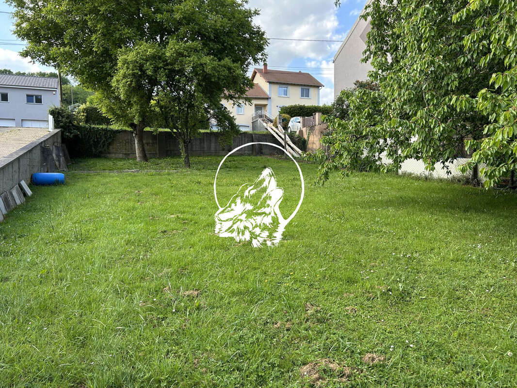 Terrain à LONGEVILLE-LES-SAINT-AVOLD