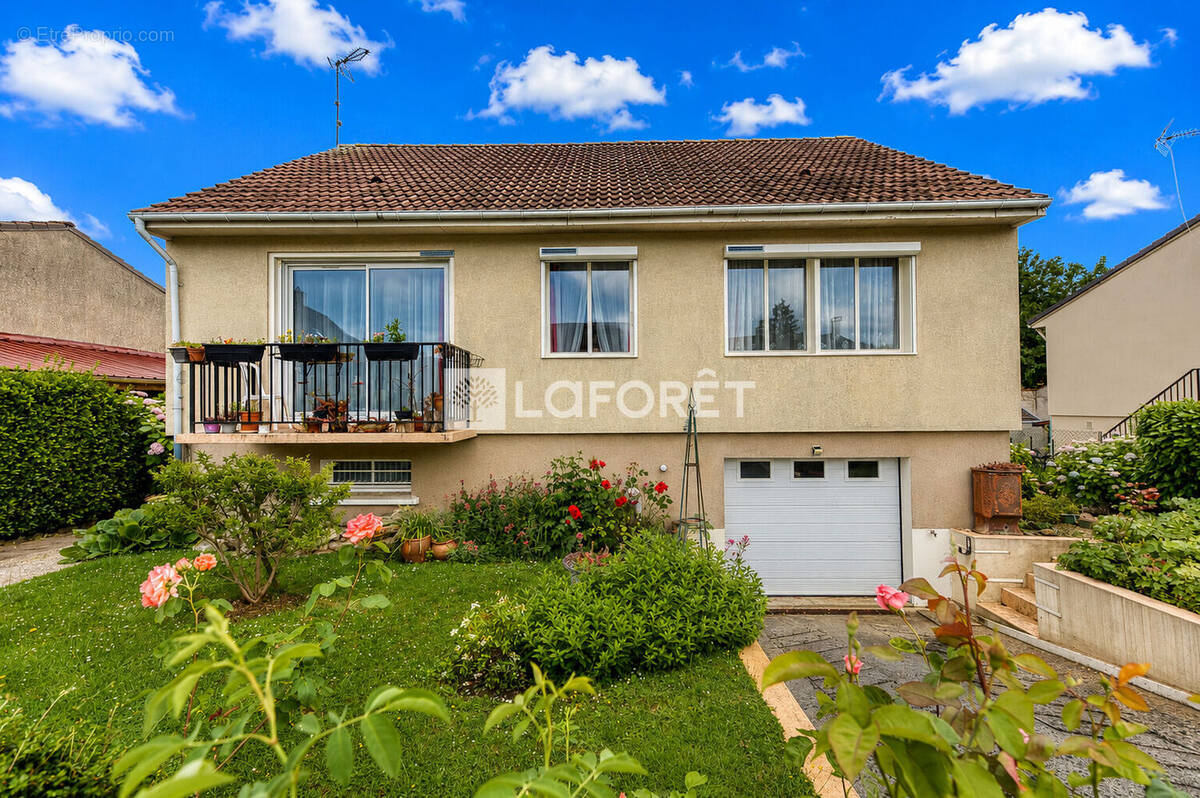 Maison à OZOIR-LA-FERRIERE
