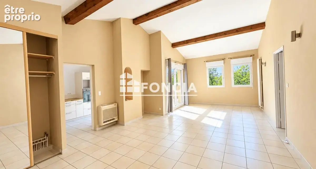 Nîmes TOUR MAGNE JARDIN DE LA FONTAINE- T3 de 82 m² avec terrasse de 15 m², climatisé, au dernier étage- Garage - photo 2