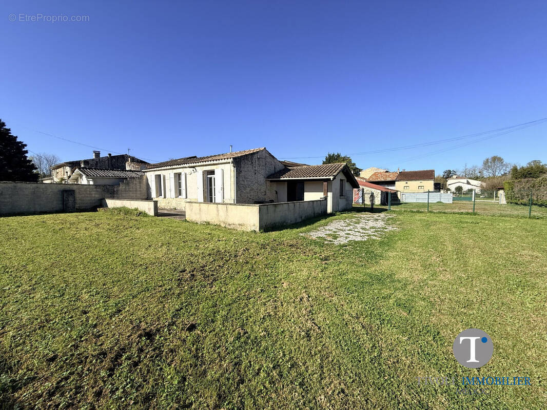 Maison à SAINT-GERMAIN-D'ESTEUIL