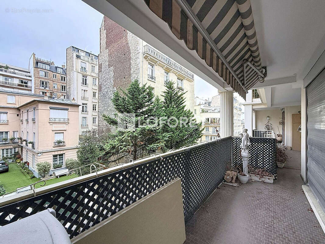 Appartement à PARIS-16E