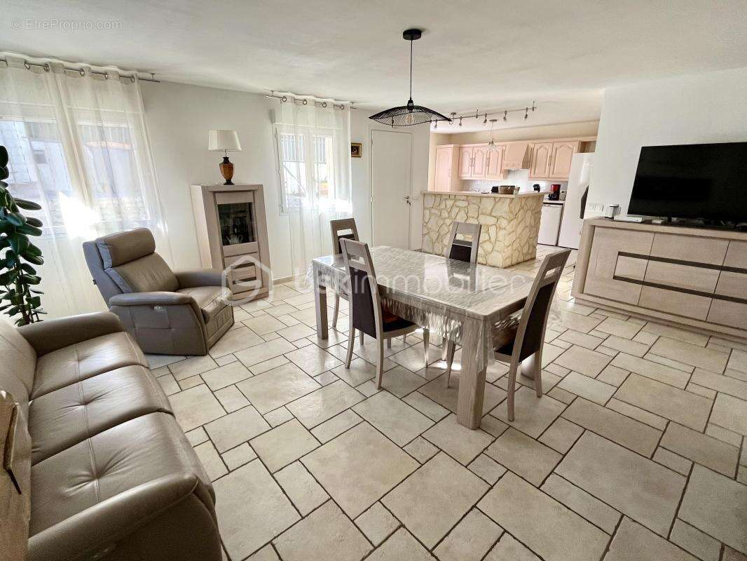 Maison très bien entretenue de 142 m², située au cœur d’un quartier résidentiel paisible - photo 3