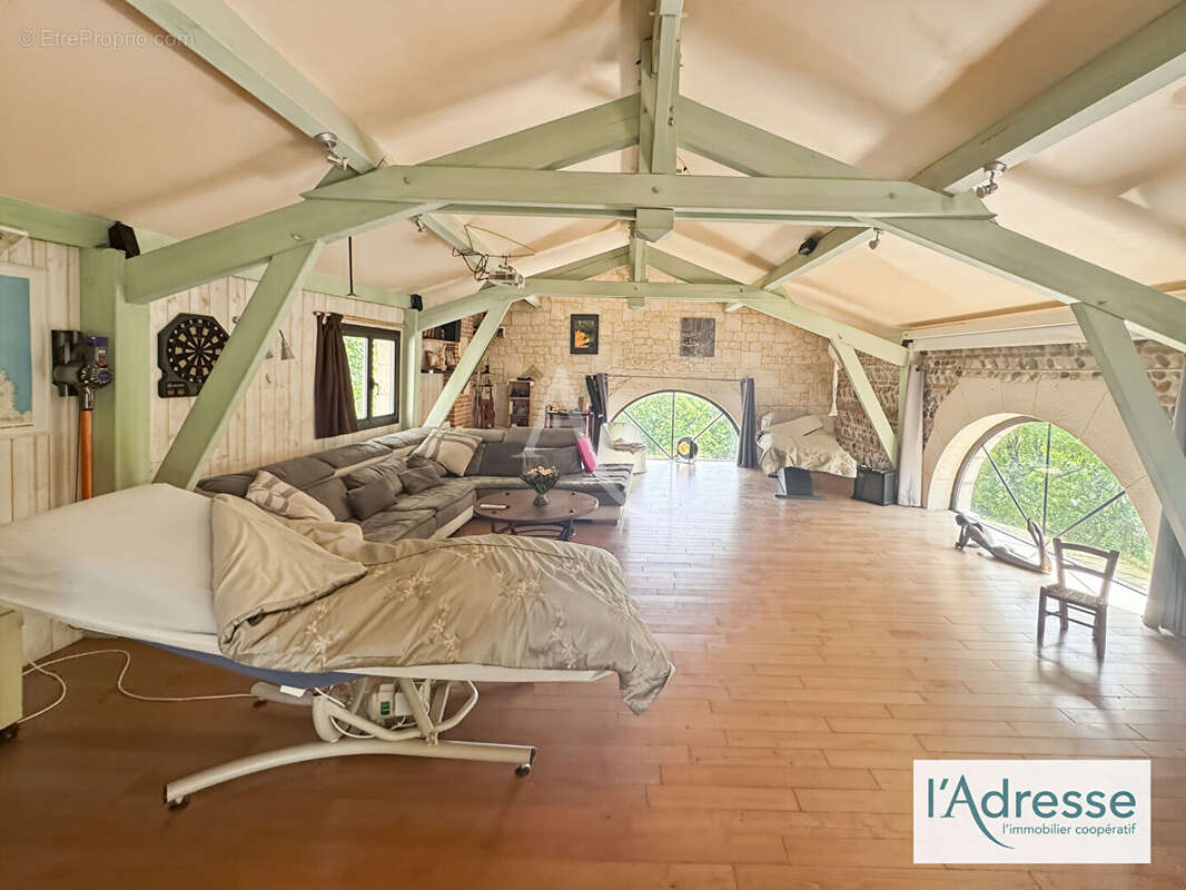 Propriété de caractère avec piscine, espace bien-être et 10 chambres sur 2,5 ha - photo 14