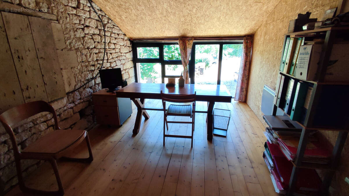 Charentaise de 220 m2, 5 chambres, dépendance, possibilité de gîte ou espace pro   Port-d'Envaux - photo 15