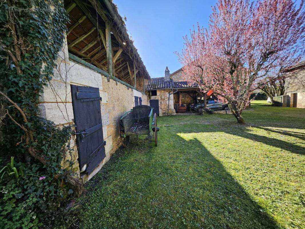 Maison à ANTONNE-ET-TRIGONANT