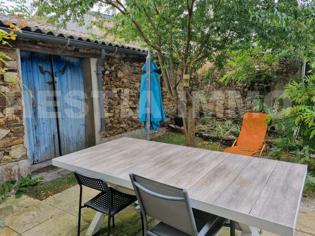 11 - Maison à MESANGER