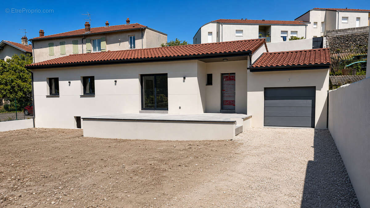 Maison à BOURG-LES-VALENCE