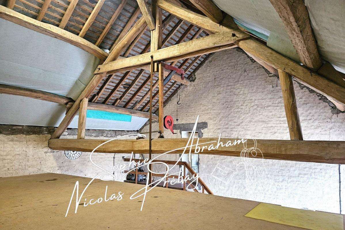 Maison à rénover avec grange attenante et grand terrain - photo 6