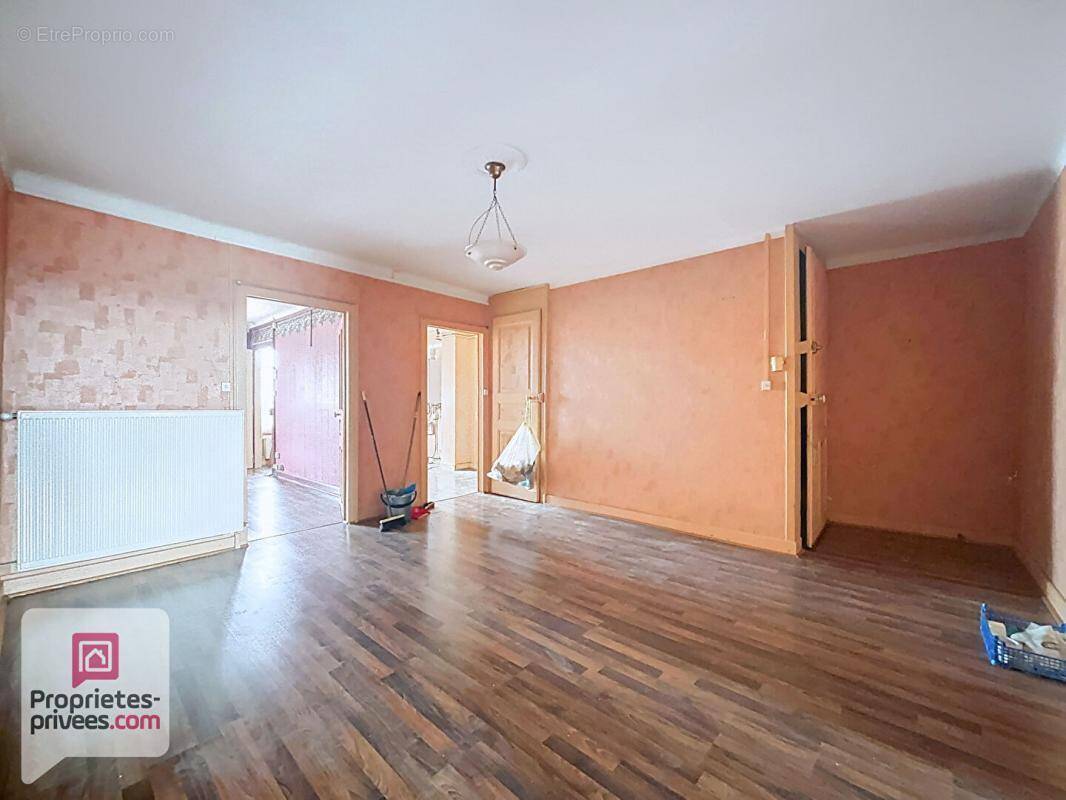 Appartement à VIC-SUR-SEILLE