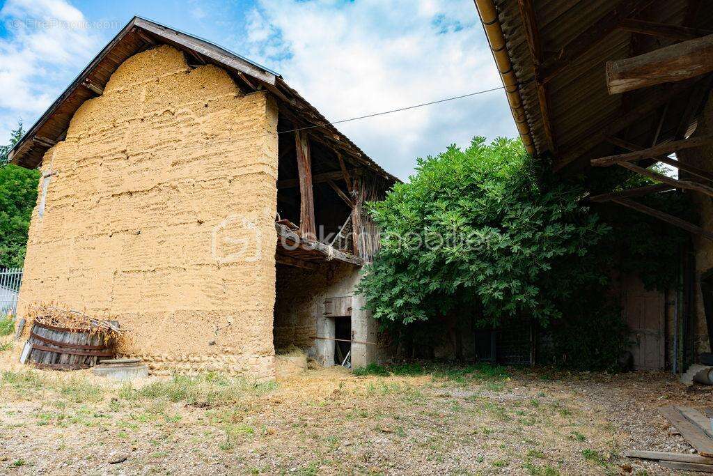 Maison familiale de 141m² sur 5580m² de terrain sur les hauteurs de La Frette avec vue magnifique ! - photo 19