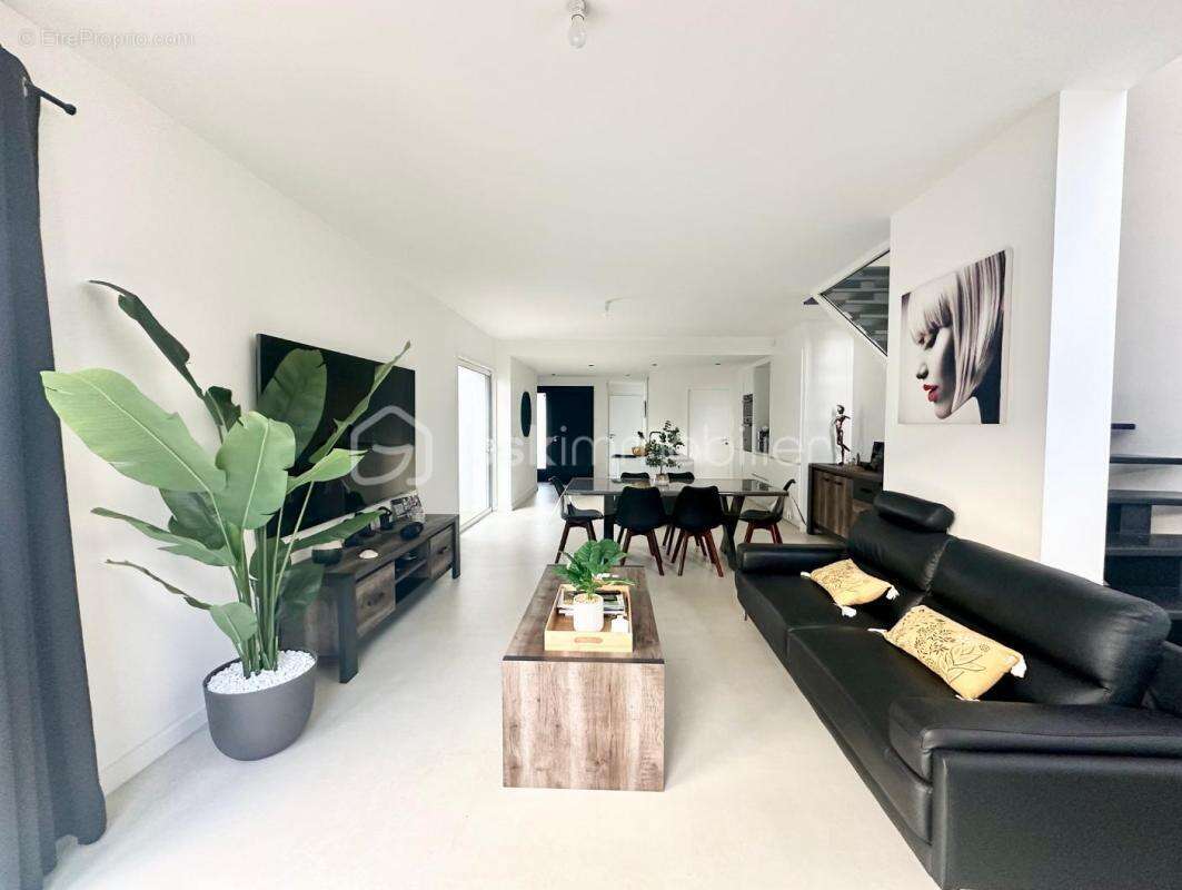 Maison à LA CHAPELLE-DES-FOUGERETZ