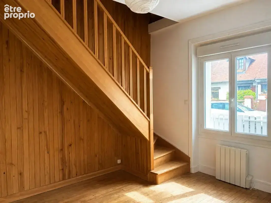 Maison de 7 pièces de 130 m² à Fleury-les-Aubrais - photo 10