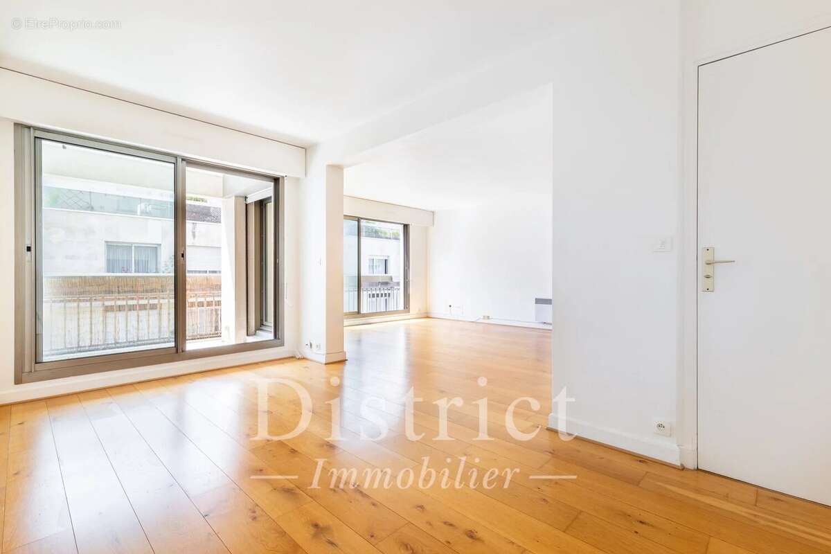 Appartement à PARIS-15E