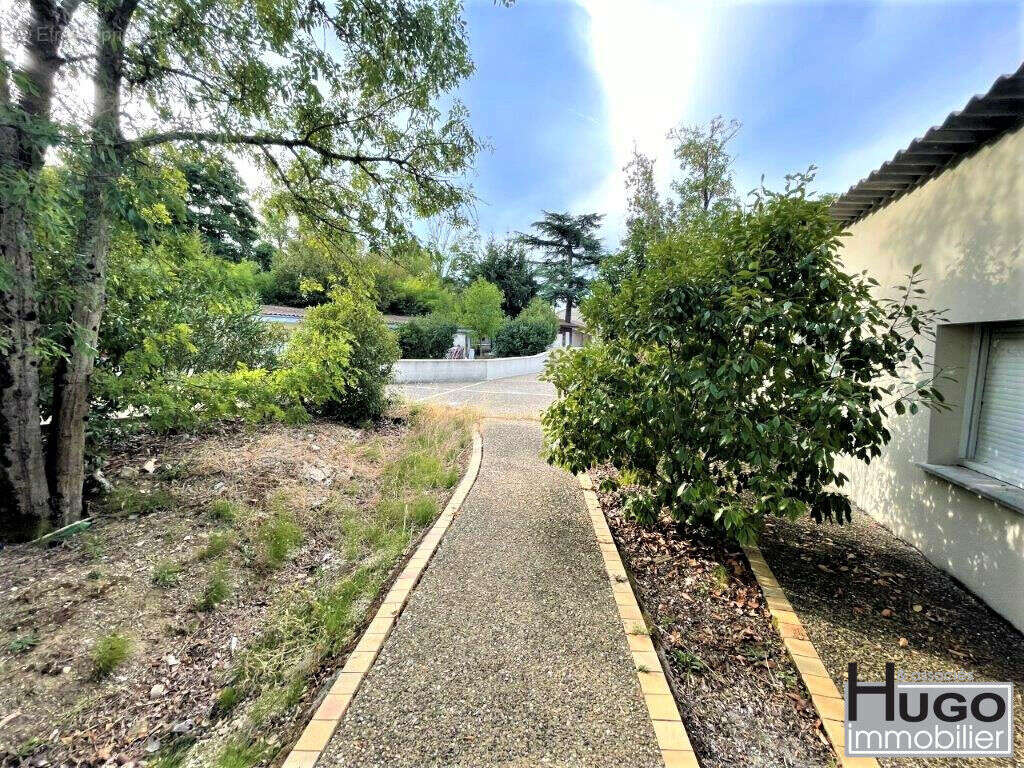 Commerce à CAMBLANES-ET-MEYNAC