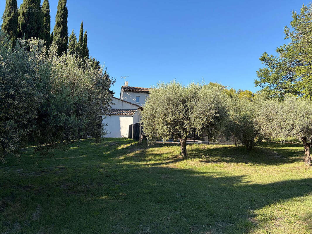 Maison à VENTABREN