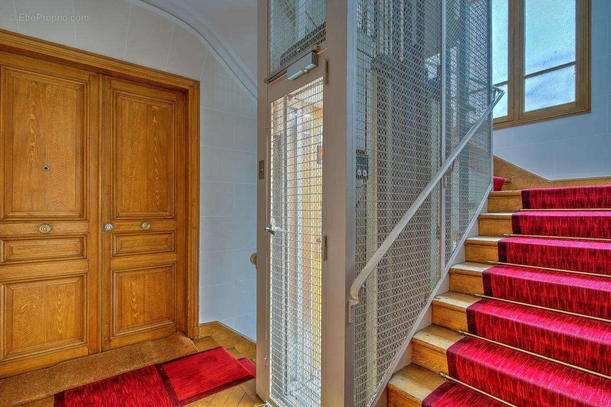 Appartement à PARIS-16E