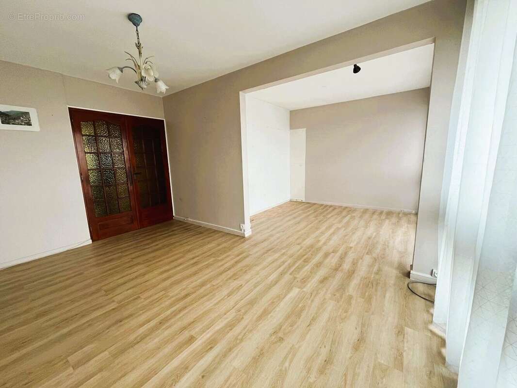 Appartement à FONTENAY-LE-FLEURY