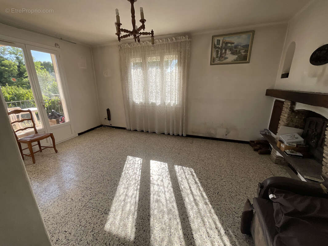 Maison à LE PUY-SAINTE-REPARADE