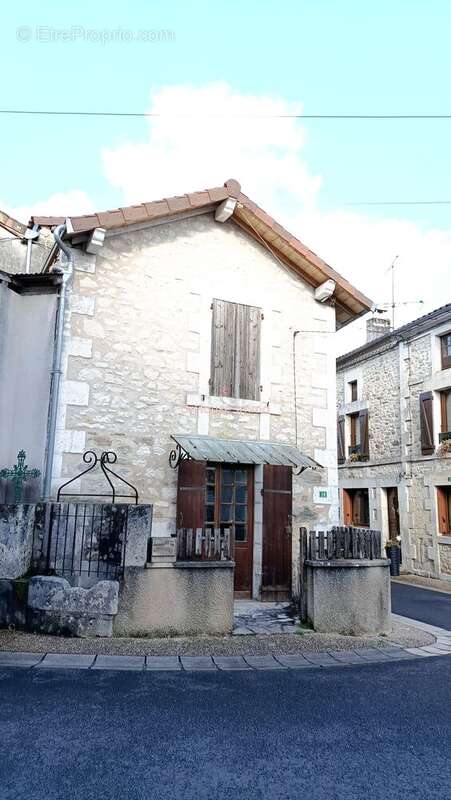 Maison à SAINT-PARDOUX-LA-RIVIERE