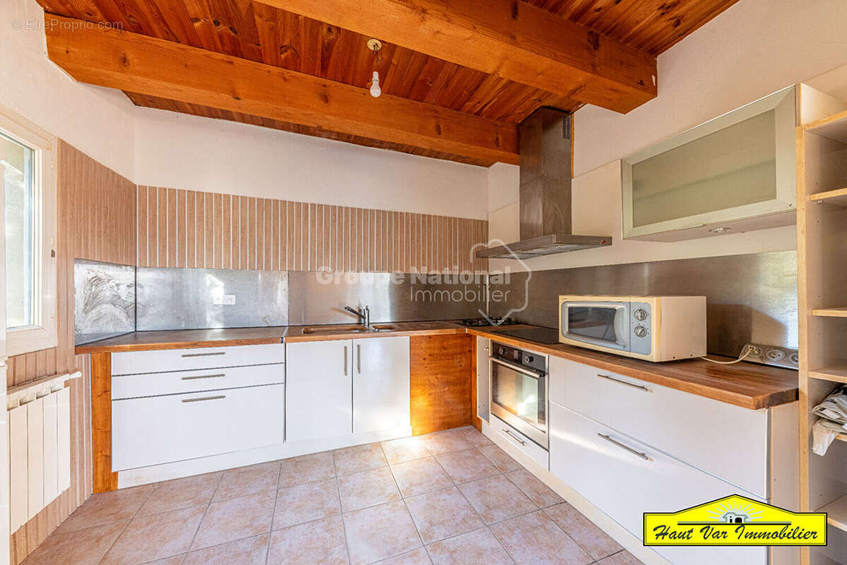 Maison Ginasservis T 4 avec PISCINE GARAGE 7 423m² de terrain - photo 8