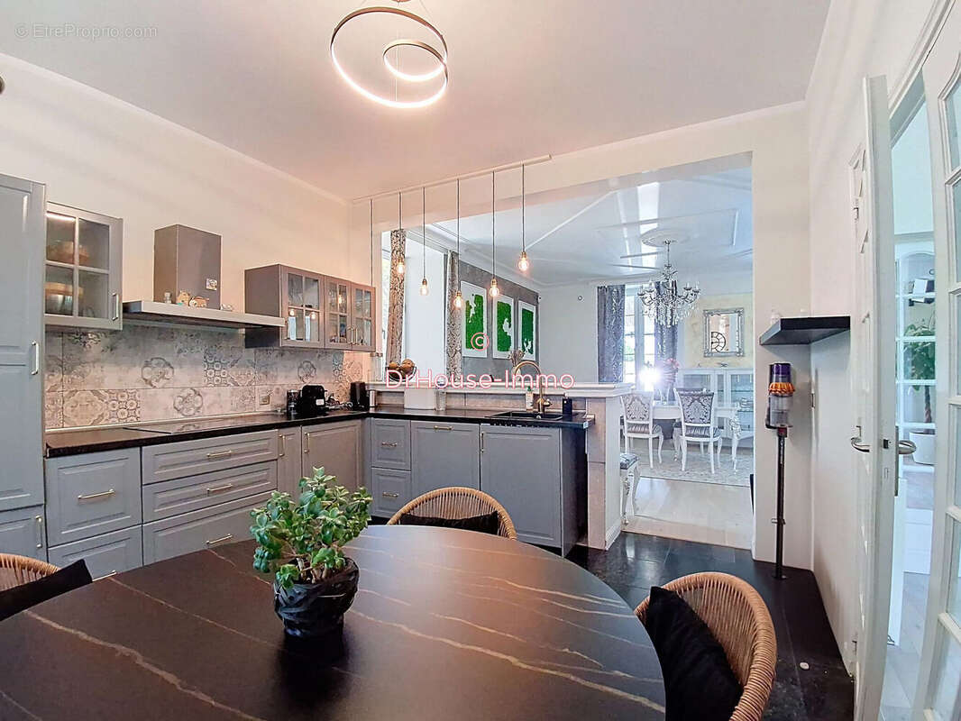 Maison 199 m² à Saint-Hilaire-Du-Harcouet  - photo 8