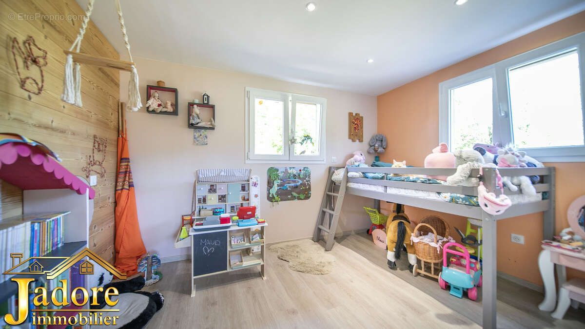 *** TROP TARD *** Maison familiale secteur prisé - photo 9