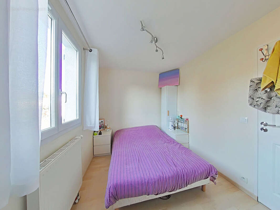 Maison de plain-pied avec  garage. - photo 8