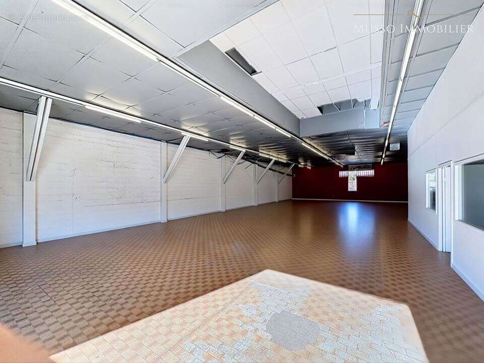 Commerce à MARSEILLE-9E