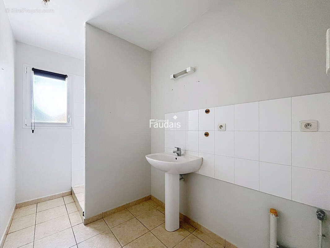 Maison 89 m² à Roncey  - photo 7