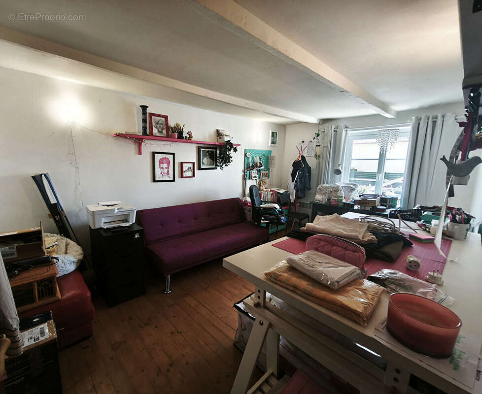 CÔTES-D'ARMOR, Saint-Mayeux, Maisonnette mitoyenne, trois chambres, centre du village - photo 7