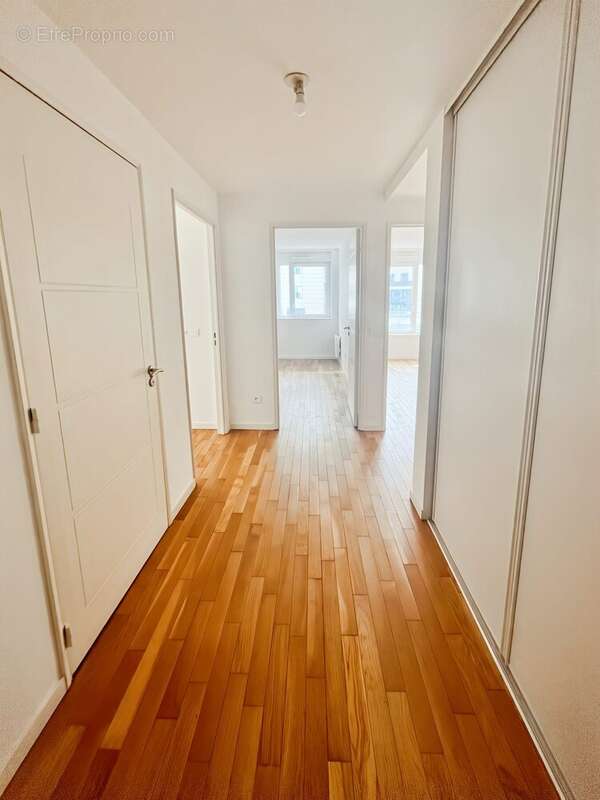 Appartement à COURBEVOIE