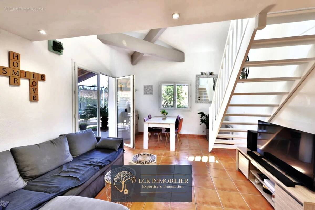 Maison à ROQUEBRUNE-SUR-ARGENS