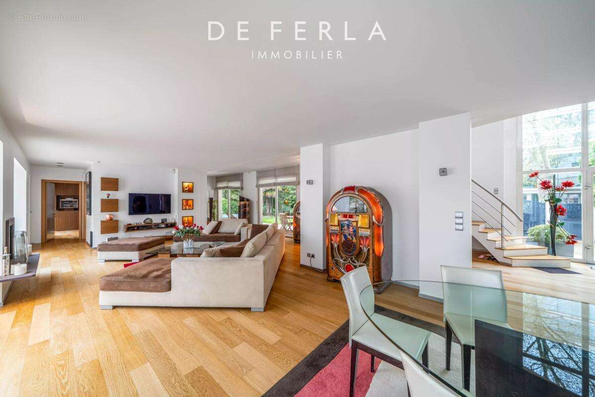 Maison à NEUILLY-SUR-SEINE