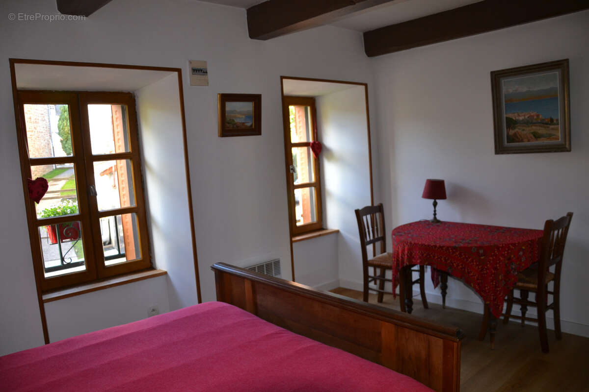 Maison à SAINT-SAUVES-D'AUVERGNE