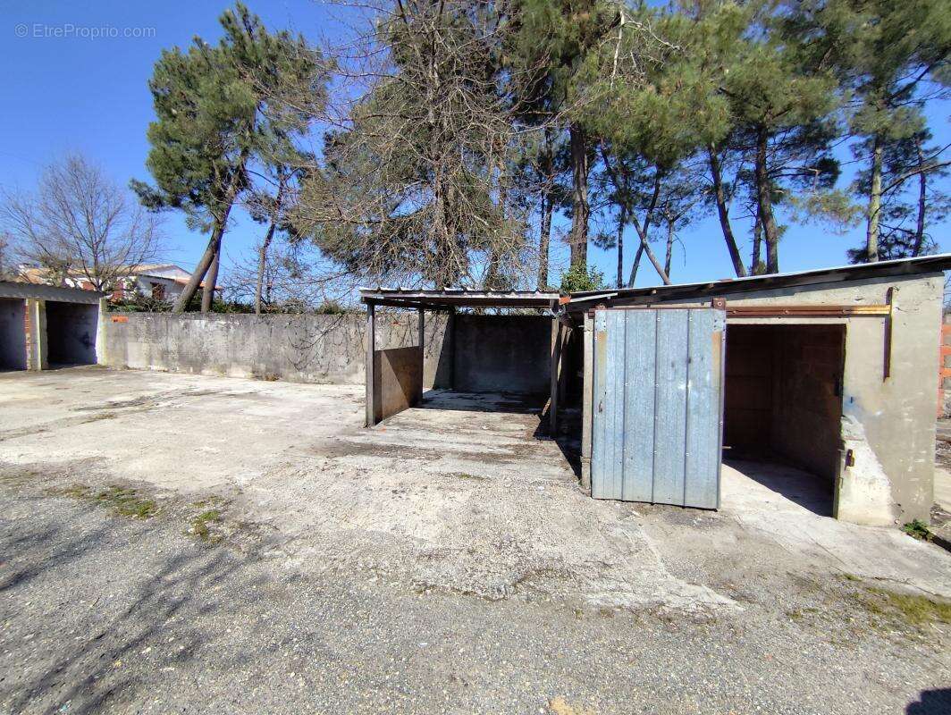 Commerce à ARTIGUES-PRES-BORDEAUX