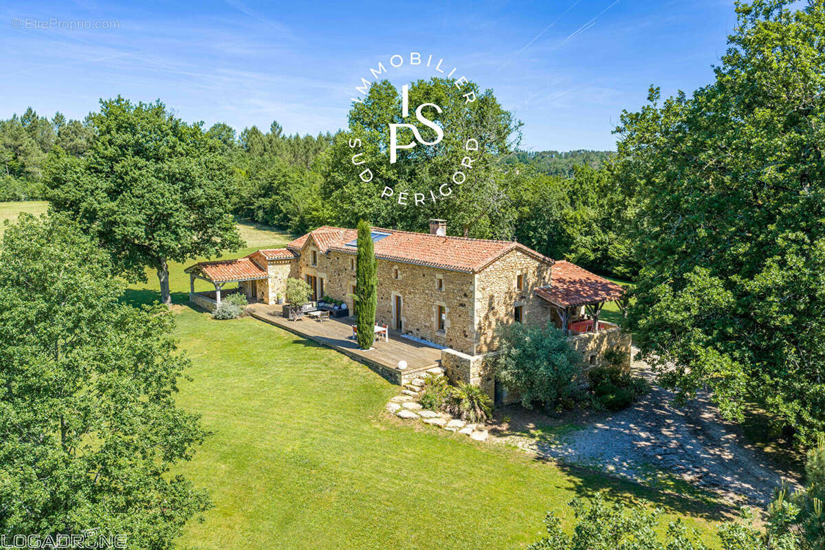 A proximité du chateau de Bonaguil ,Domaine de caractère du XVI siècle avec maison principale , gites - photo 24
