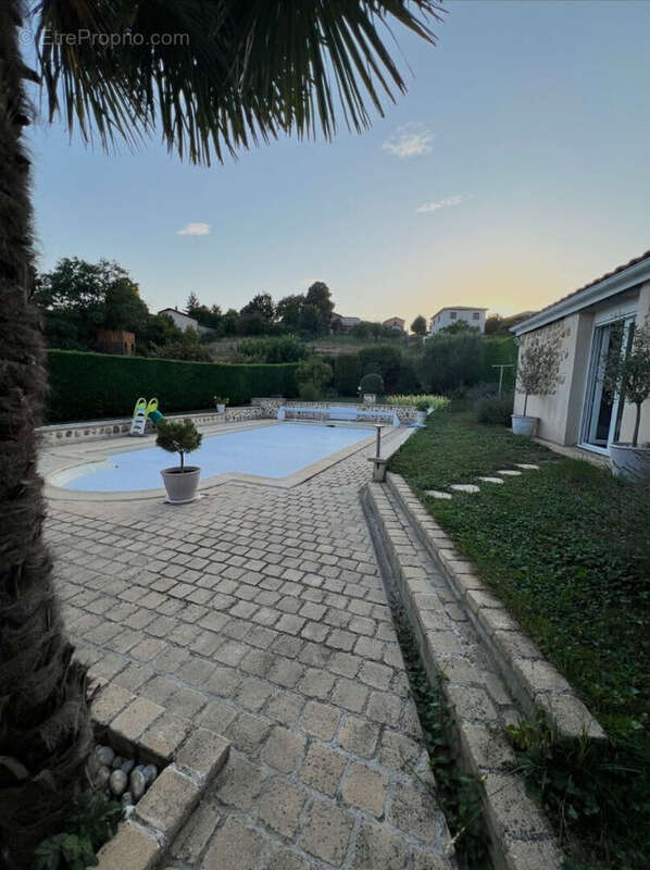 Maison à SAINT-CYR-SUR-LE-RHONE