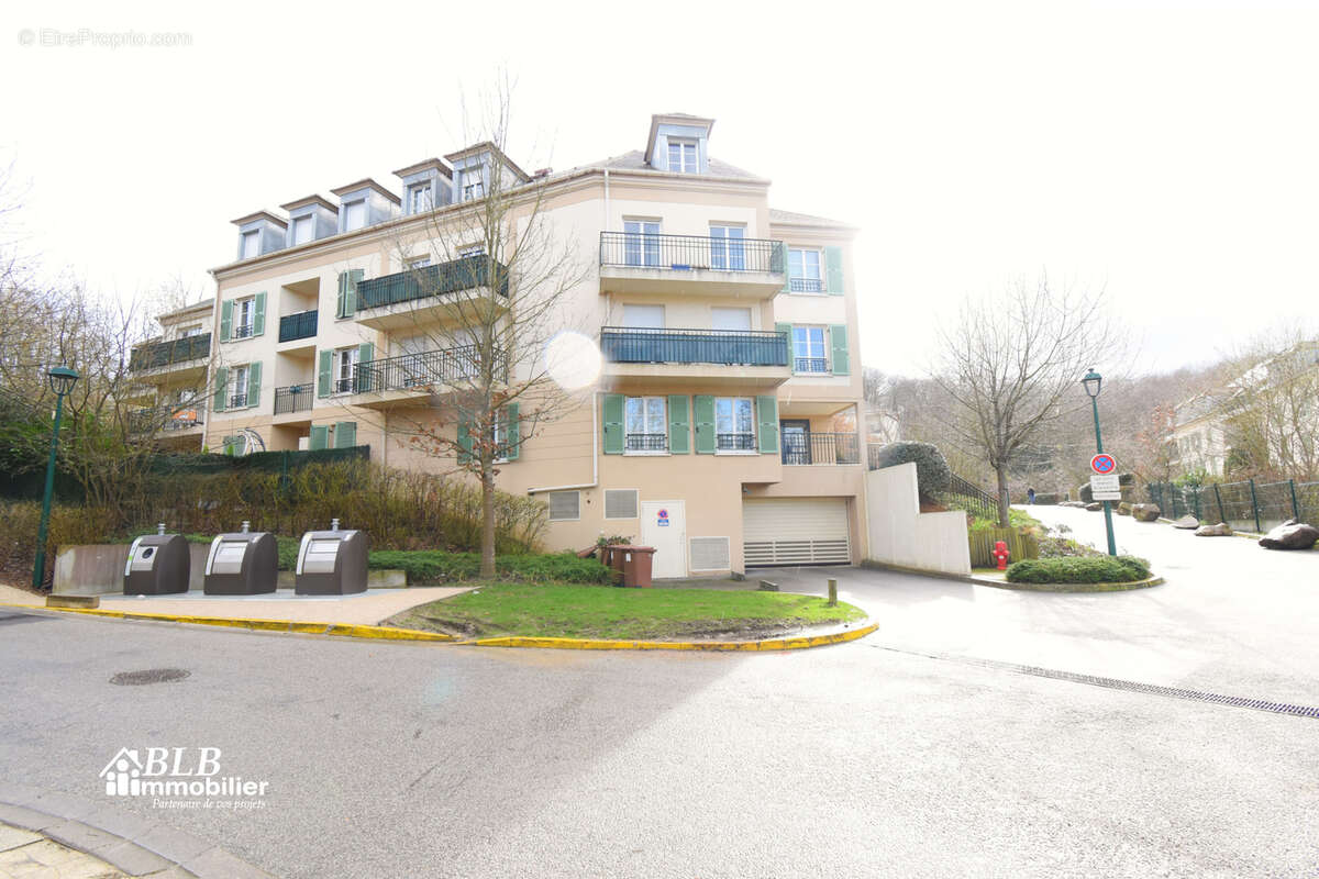 Parking à FONTENAY-LE-FLEURY