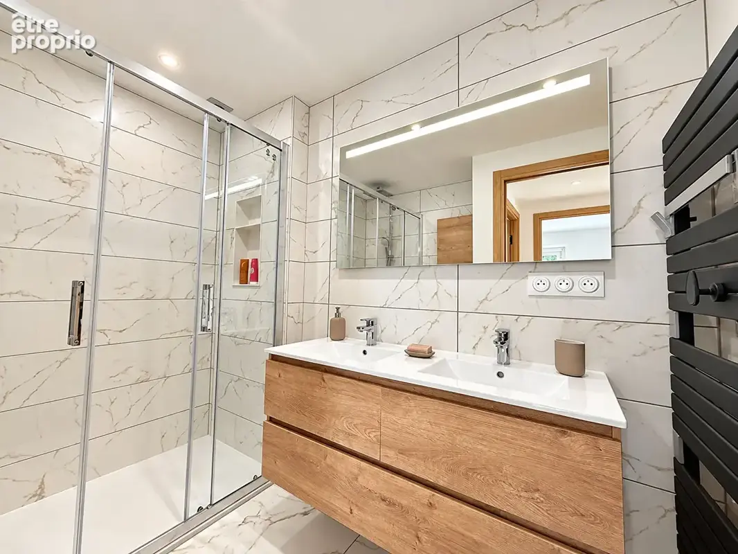 ** Sur le Port - VUE MER ** APPARTEMENT 3 Pièces **  Climatisé ** Dernier étage avec Ascenseur ** (83430)  SAINT MANDRIER SUR ME - photo 10