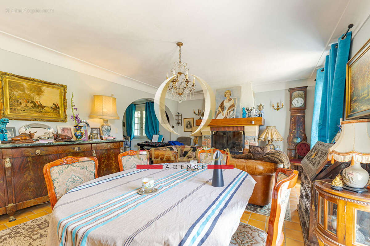 CAMBO-LES-BAINS - Maison familiale avec grand terrain exposé sud - photo 8