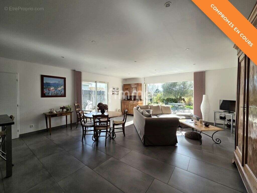 Maison à AMBARES-ET-LAGRAVE