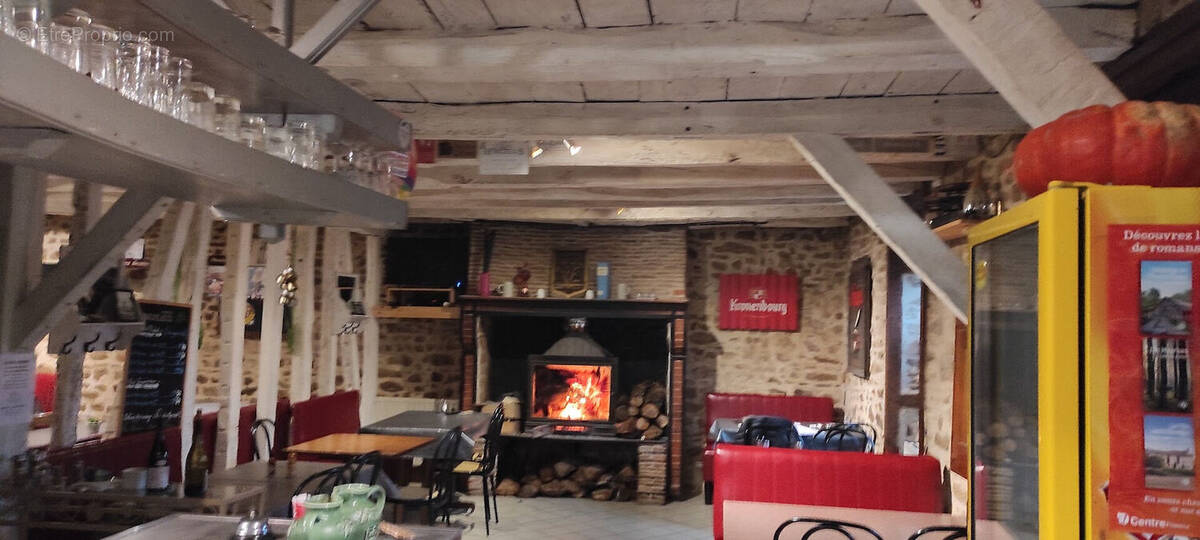 Commerce à SAINT-JOUVENT