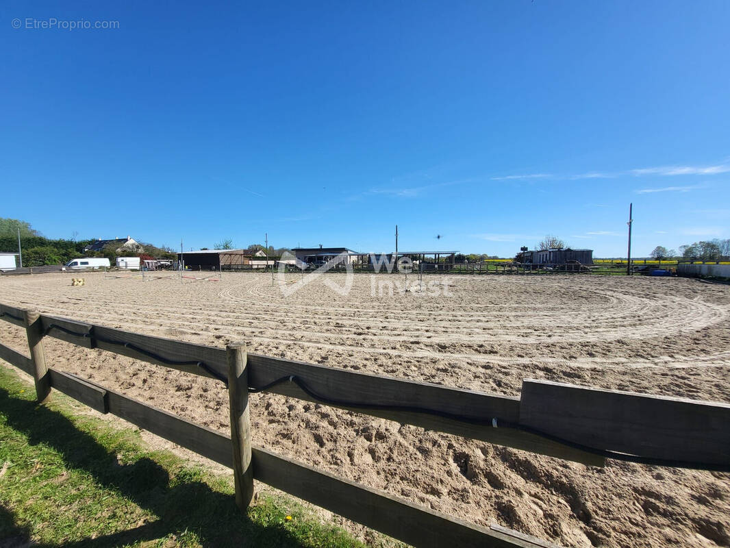 Carrière 70 x 36 m - Commerce à MARLES-EN-BRIE