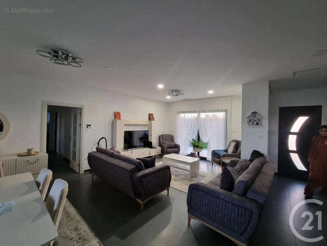 Maison à SAINTE-COLOMBE-EN-BRUILHOIS