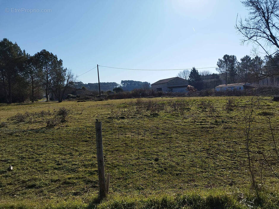 Terrain à SAINT-MARTIN-DE-GURSON