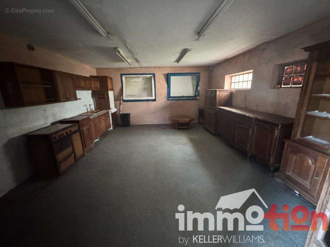 Commerce à FEUQUIERES-EN-VIMEU