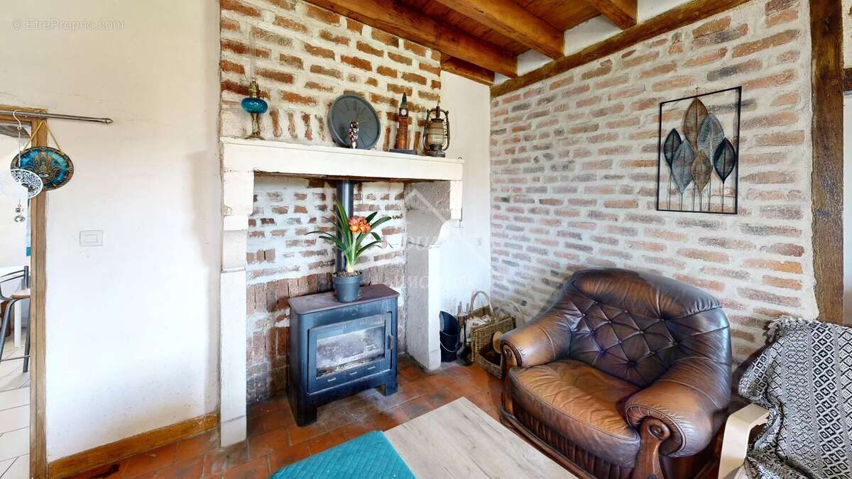 Maison à NEUILLY-LE-REAL