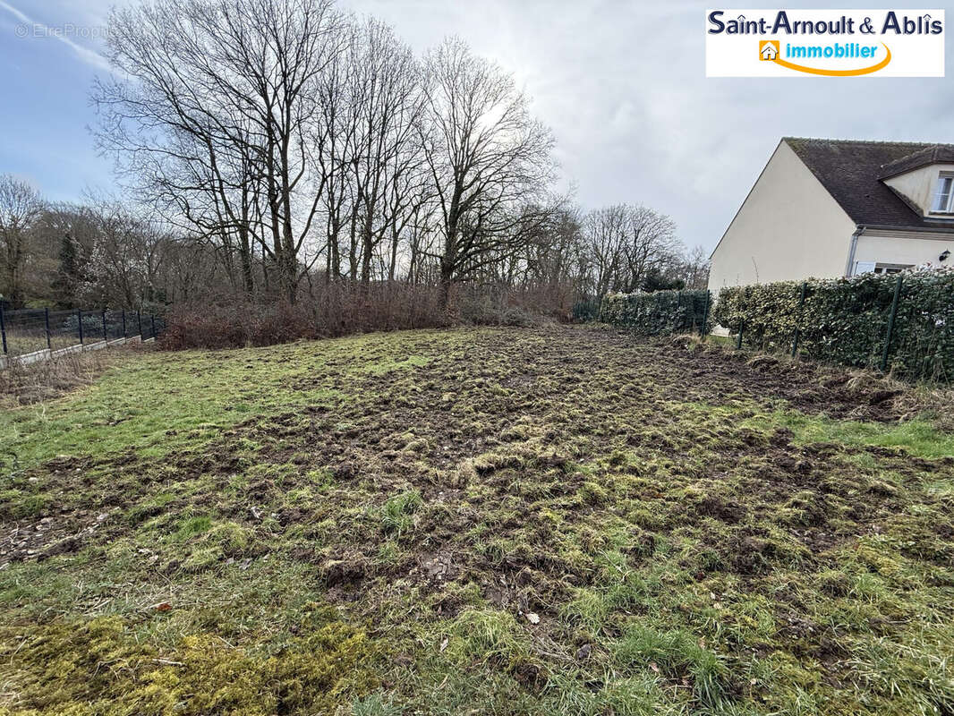 Terrain à SAINT-ARNOULT-EN-YVELINES