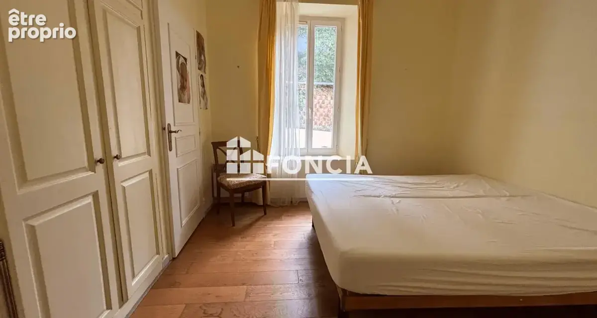 Hyères centre : T2 de 56m2 en rez de jardin dans une bâtisse historique de style victorien - photo 5